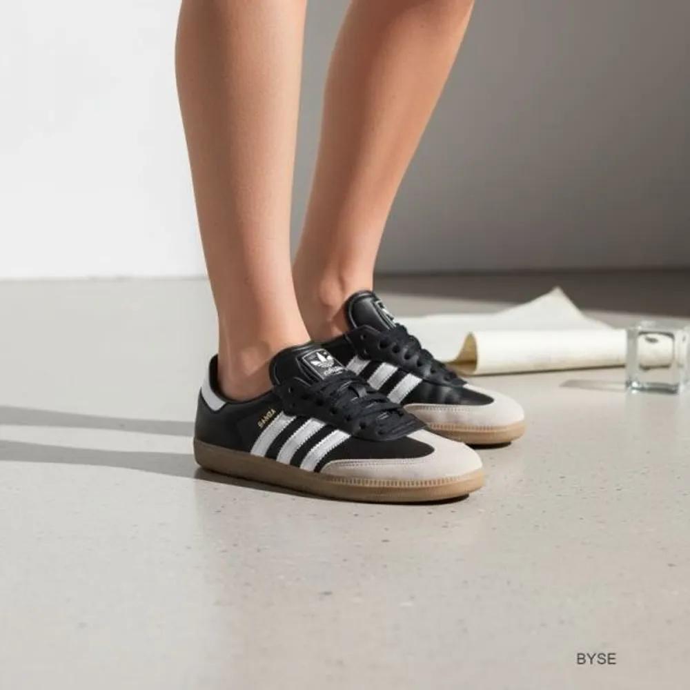 adidas Samba LT Sneakers Core Black Cloud White Gold Metallic 471587 W225