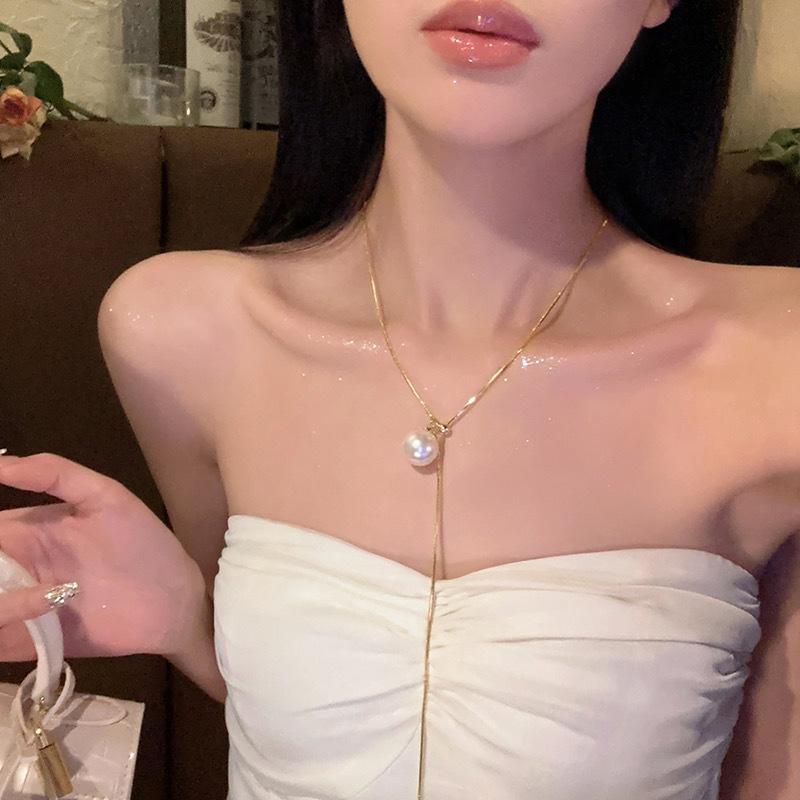 

Titanium steel does not fade pull-out adjustable pearl long sweater chain light luxury luxury high-end round ball tassel necklace for women