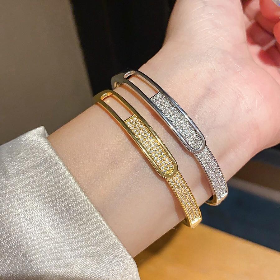 Geometrisches Goldplattiertes Zirkonium Ovales Manschettenarmband Für Modebewusste Frauen
