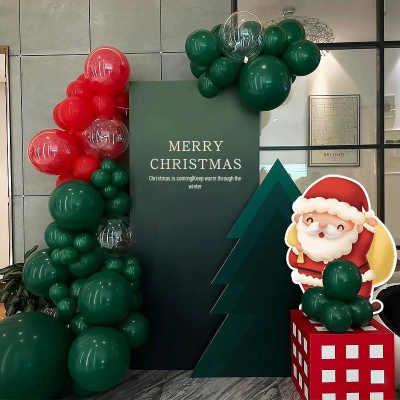 Festliche Weihnachtsszene Anordnung: Einkaufszentrum Event Dekoration mit Ballonkunst und Hintergrund