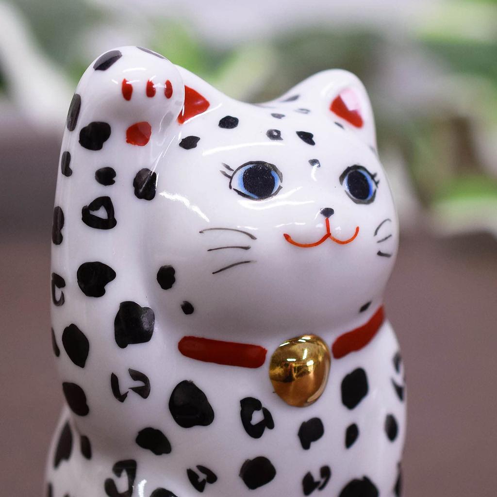 Stylish Kutani Ware Figurine by Waza No Kura: Right-Handed Maneki-Neko Leopard Print. Perfect for Feng Shui, a Perfect Gift for a Store Opening.