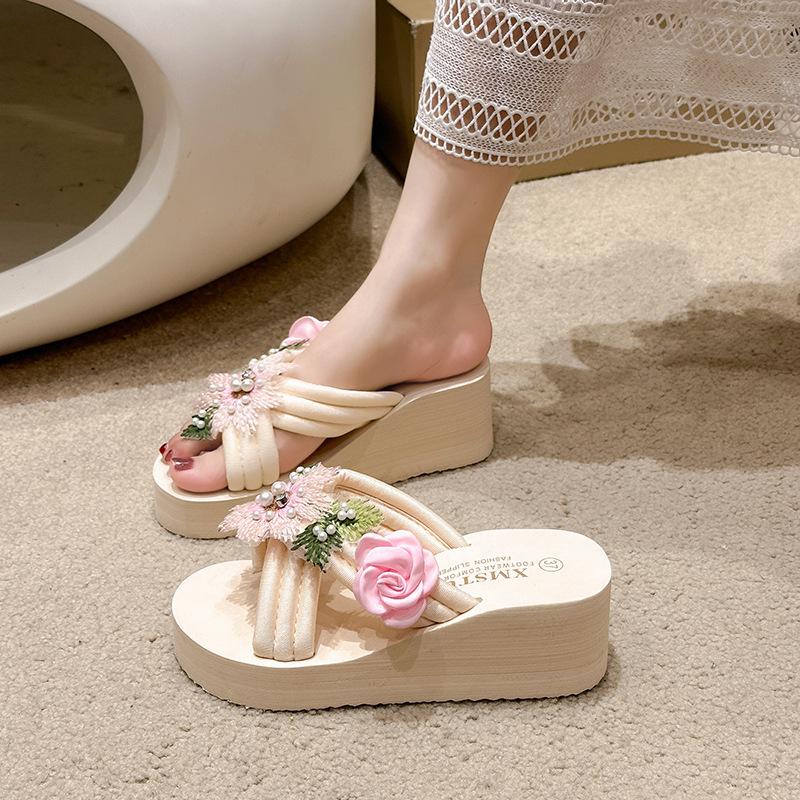 Fashion Summer New Fashion Embroidery Flowers Flip-flops Outside Wear Non-slip Thick Bottom Beach Sandals Slippers Female
