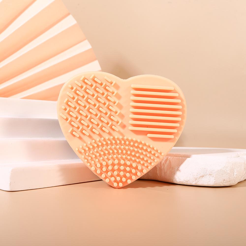 

Силиконовое яйцо для очистки кистей для макияжа в форме сердца телесный