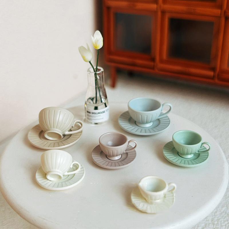 1Pcs Dollhouse French Retro Mini High Foot Relief Mark Coffee Cup With Handle Miniature Scene Decoration High End Stemmed Mugs