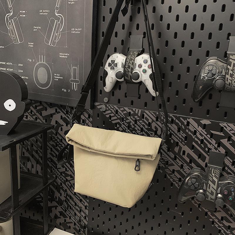 

New lightweight nylon messenger bag women s fashion commuter shoulder bag men s solid color small square bag хаки