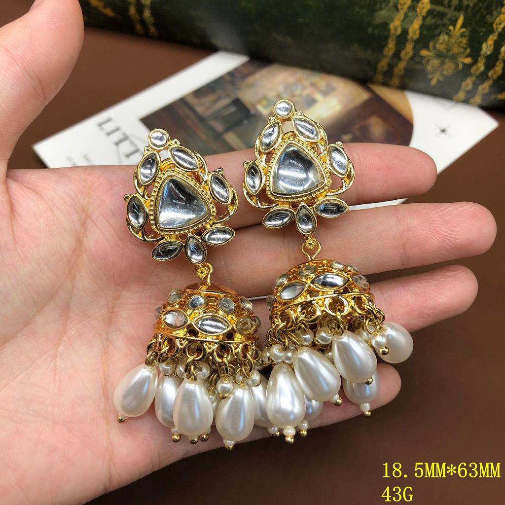 French Court-style Retro Water Drop Pendant, Multi-layer Pearl Necklace, Collarbone Chain Earrings Set, Elegant and Versatile