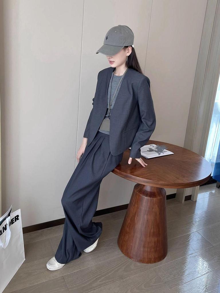 Dámské šedé sako s výstřihem do V a dlouhým rukávem na jaro - Neformální, minimalistické, střih pro petite postavu a na dojíždění 2025