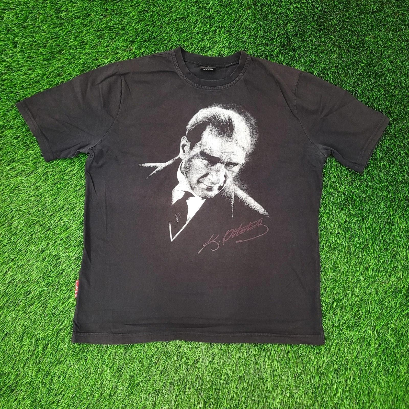 Vintage 90s Mustafa Kemal Ataturk Shirt XL 23x25 Sun-Faded Crop S