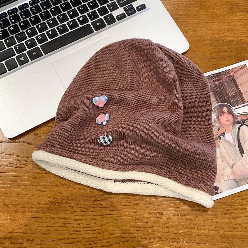 Autumn and winter hats women's cold hats big head circumference versatile knitted thin crimped outdoor stacking hats women's winter