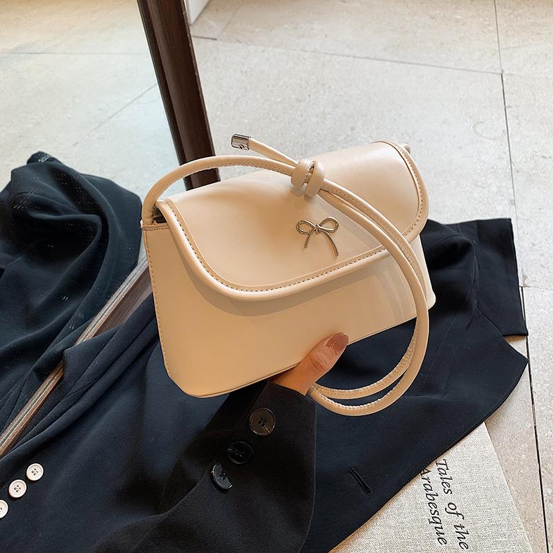 Niche Design Retro Shoulder Bag New Summer Casual Trendy Bow Beautiful Underarm Small Square Bag