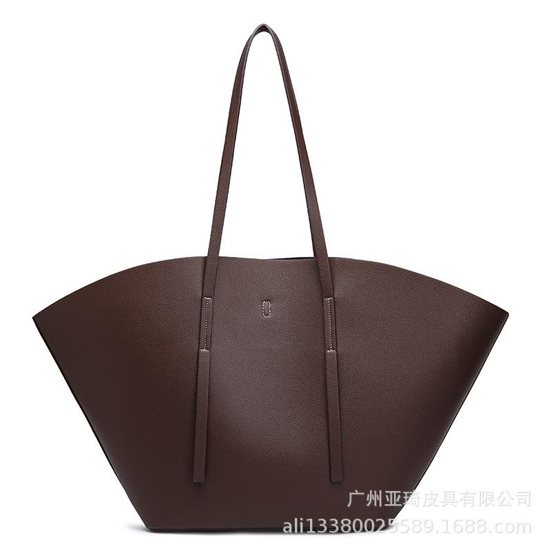 

A bag suit large tote bag niche design large capacity shoulder commuter handbag sports bag 63*30*33