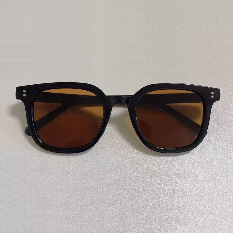 

Trendy Brown Retro Sunglasses - Slim Korean Style for Men & Women