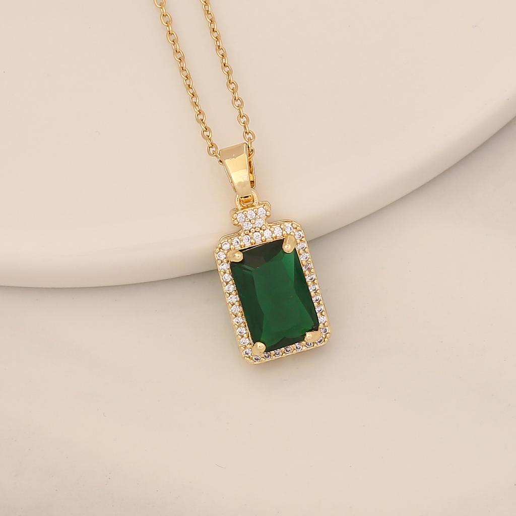 1pcs Senior Sense of Green Large Glass Diamond Copper Set Zirconia Pendant Necklace Ladies Light Luxury Wind Niche Jewelry