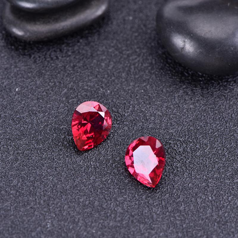 Kreativní kulatý korundový holub Krvavě červený korund umělý drahokam