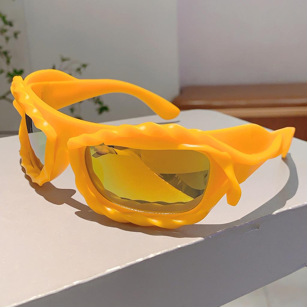 Y2K Trends Black Travel Sunglasses Women Stylish Mirror Punk Shades New in Popular Hippop Ladies Decor Party Sun Glasses