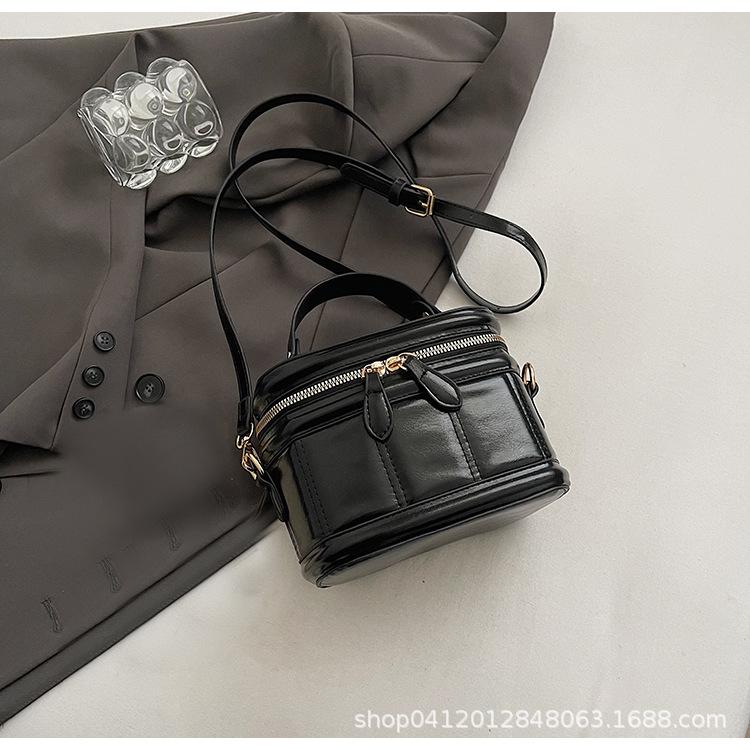 

Портативная модная повседневная наплечная сумка 2025 весна новая корейская версия модная маленькая квадратная сумка высококлассная сумка-мессенджер сумка-коробка