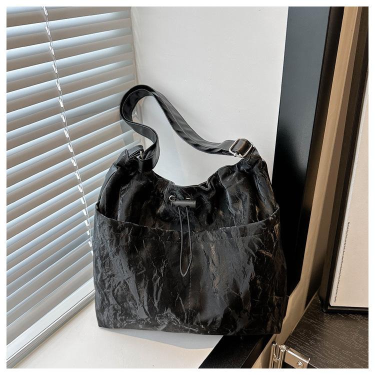 2025 New Temperament Fashion Design Single Shoulder Crossbody Foreign Style Solid Color Retro Fresh Underarm Texture Tote Bag