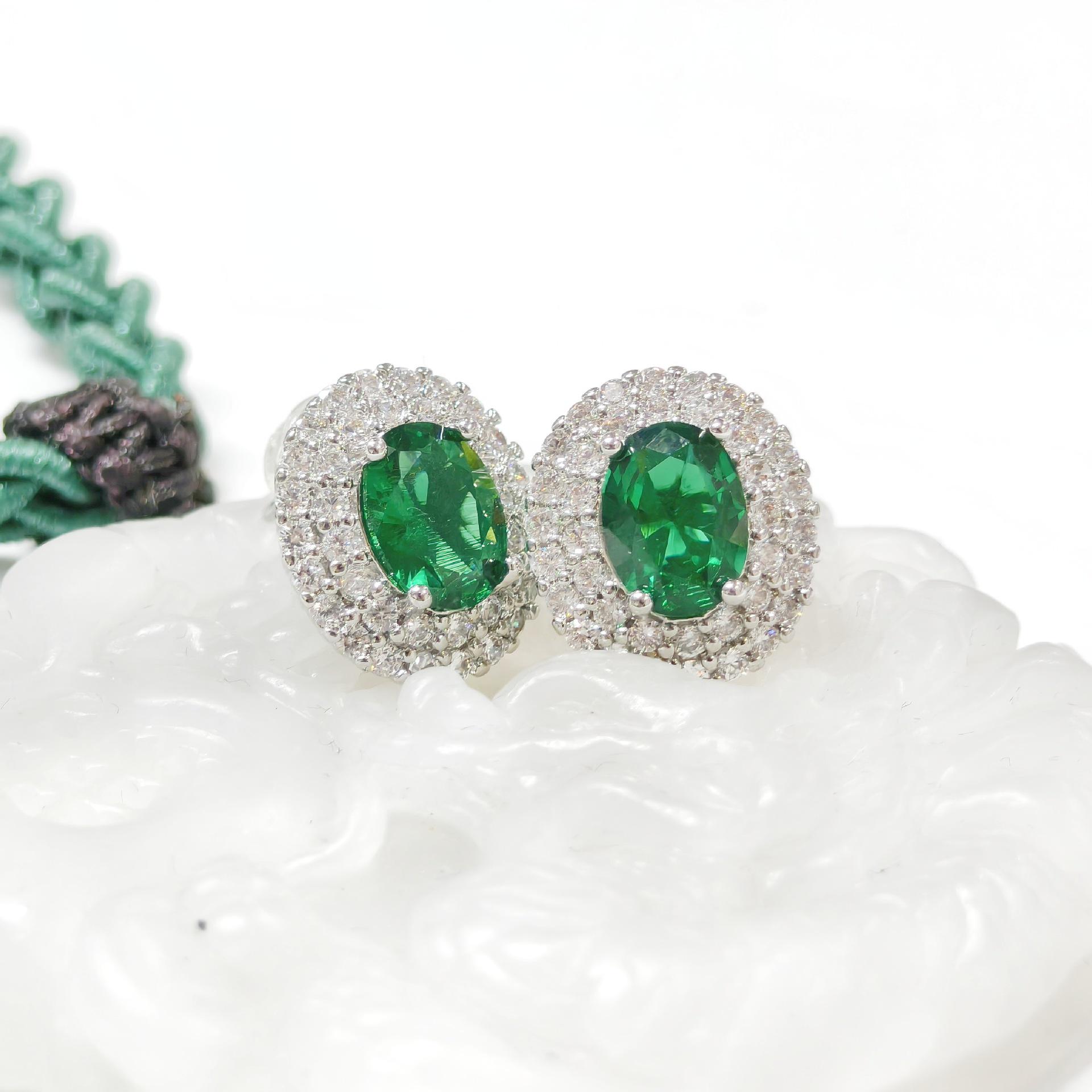 Gesi En Stylish Pigeon Egg Zirconia Stud Earrings - French Trendy High-End Design