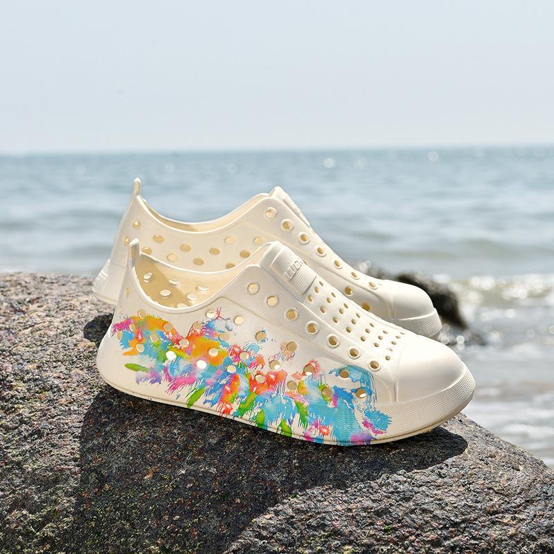 

Модные универсальные мультяшные сандалии для девочек 2025 лето новые детские сандалии на мягкой подошве обувь для мальчиков противоскользящие детские пляжные туфли Zapatos 25insole15.6cm