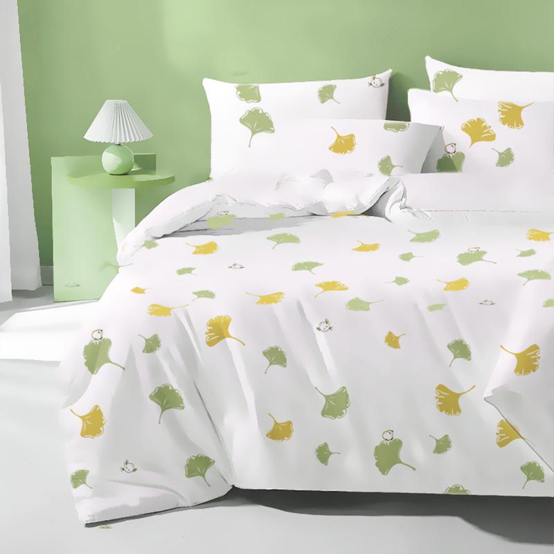 Purple Disposable 4-Piece Non-Woven Bedding Set: Bed Sheet & Duvet Cover for Hotel or Travel. Ideal for Comfortable, Naked Sleeping.