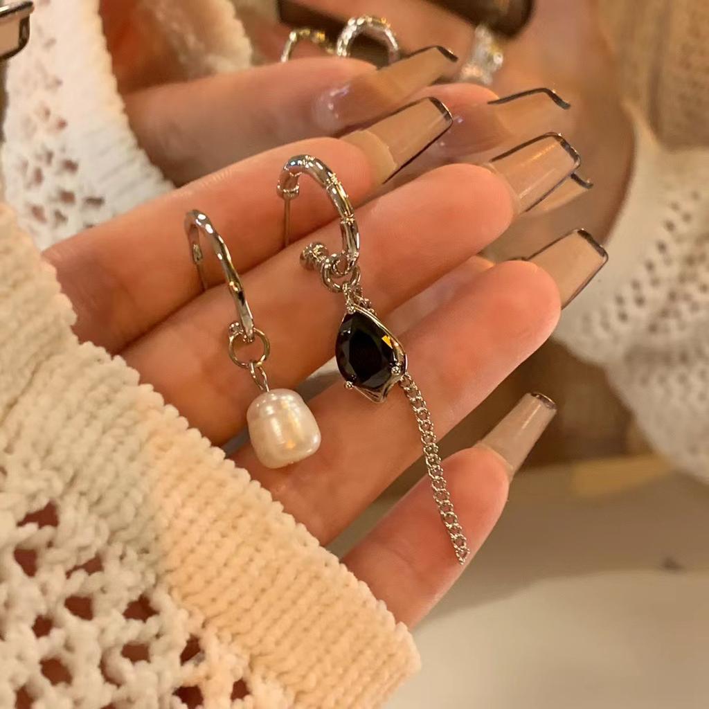 2023 koreanische Partei Schwarz und Weiß Anhänger Ohrringe Mädchen Charme Elegante Temperament Mädchen Party Ohrringe Vielseitige Ornamente