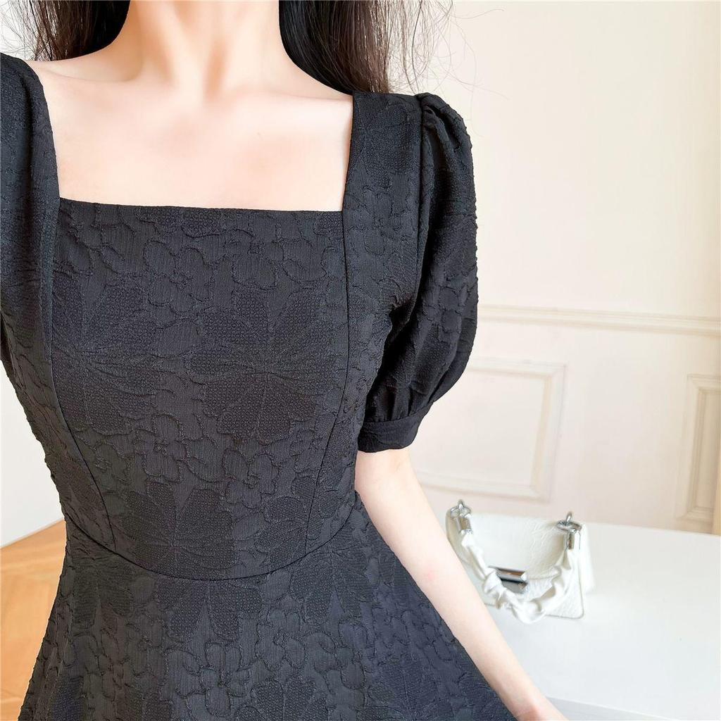 White French Summer 2026 Retro Puff Sleeve Square Neck Dress with Cinched Waist