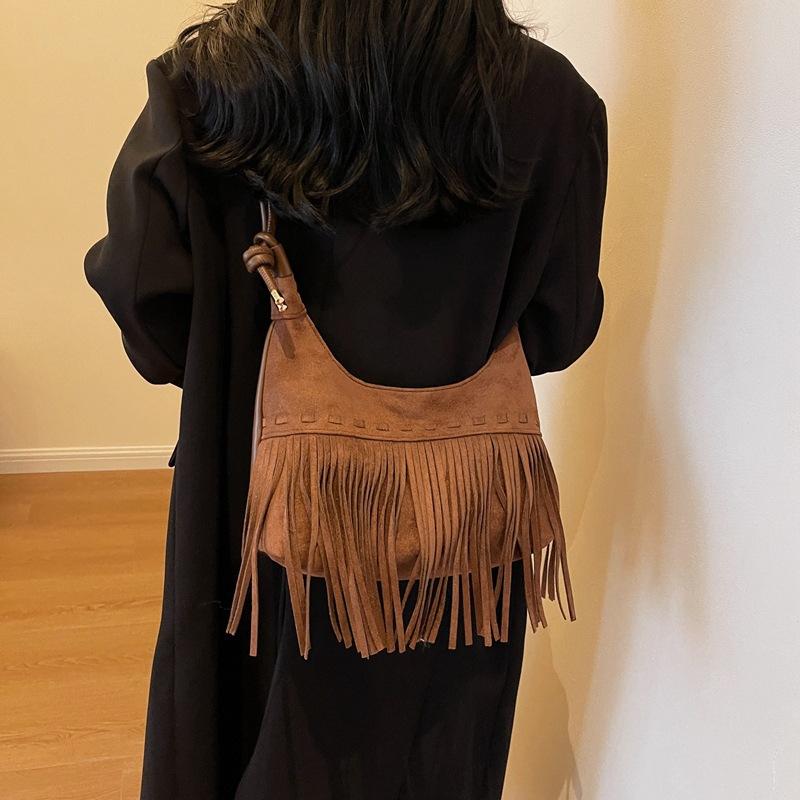 Large capacity bag women's autumn new matte niche design shoulder messenger bag Internet celebrity fringed bag