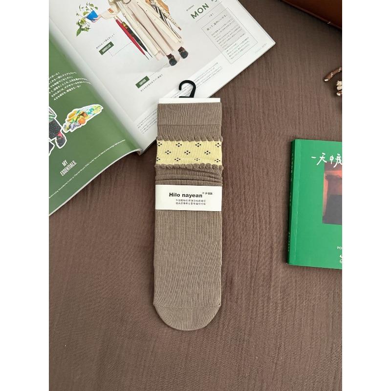 

Женские весенне-осенние носки-гольфы без косточек с вышивкой «сломанный цветок» и оборками 1 pair