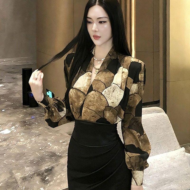 

2026 Spring New Vintage Print Shirt, Unique and Non-Contrasting Design, High-End Luxury Style, Elegant Commuter Top Vintage Print Shirt XL