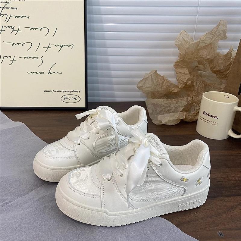 

Bread shoes low-top student board shoes children s leather surface spring new niche versatile cream platform white shoes 35 бежевый