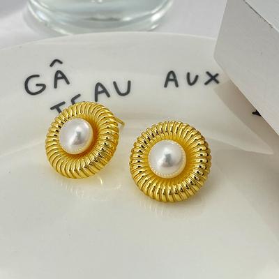 French Retro Palace Style Prank Pearl Earrings Round Thread Earrings Light Luxury Exquisite Style