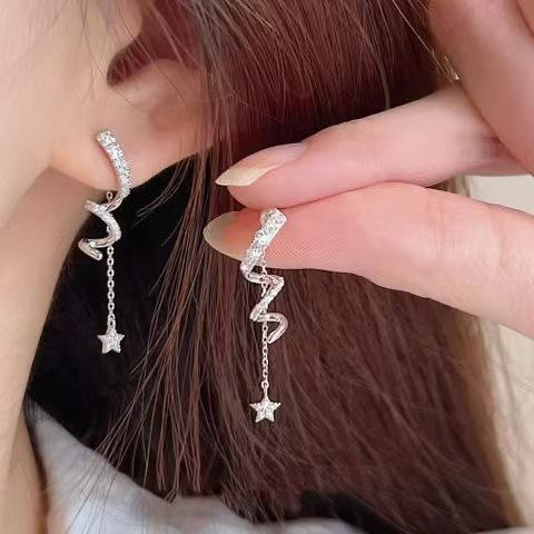 

Geometric Spiral Twisted Earrings with Fashionable Personality, Star Tassel Earrings, Temperament, Two Wearing Style