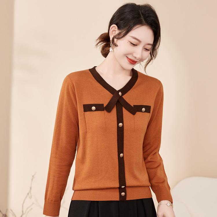 Middle-aged Mother's Autumn Clothes New Style Middle-aged and Elderly Women's Autumn and Winter Fashionable Age-reducing Sweater Top