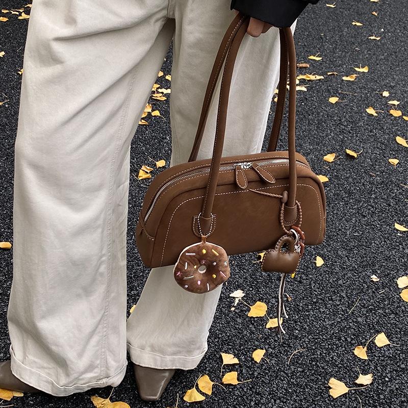 

Ретро сумка женская большой вместимости 2025 новая модная сумка-подушка нишевая для поездок на работу на плечо женская сумка в зарубежном стиле сумка подмышку single bag