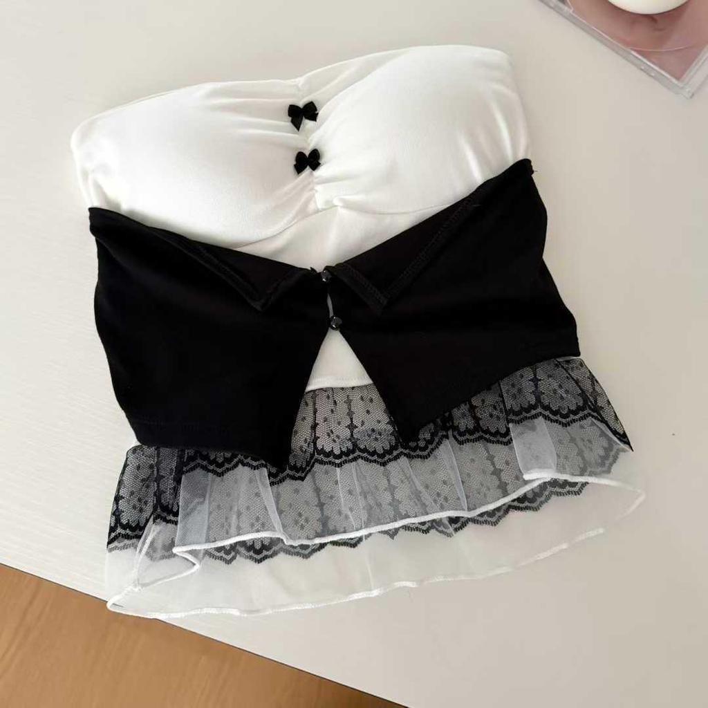 Scharfes Mädchen Ein-Schulter-Spitzenbesetztes Crop-Top mit Brustpolstern & Schleife