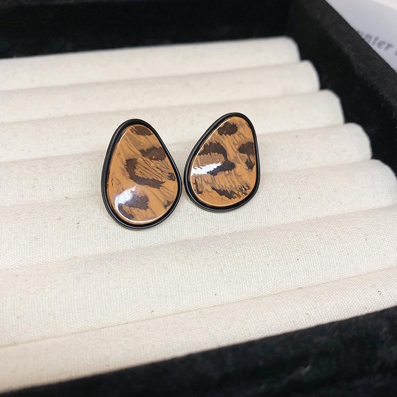 Retro Hong Kong Style Silver Needle Leopard Print Circle Earrings Light Luxury High-end Temperament Earrings Niche Earrings Women