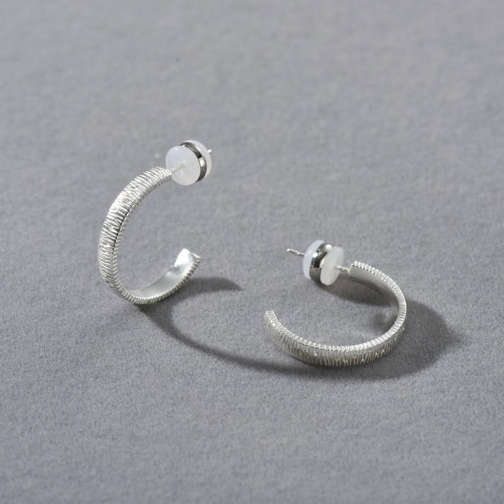 Niche Simple C-Type Premium Metal Striped S925 Silver Needle Stud Earrings Versatile Fashion Commuter Temperament Earrings