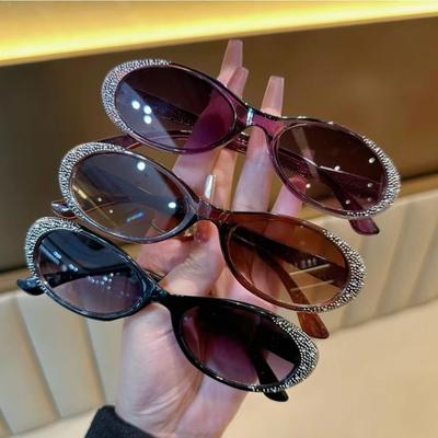 Nuevas Gafas de Sol Ovaladas Pequeñas para Mujer Moda Protección Solar Viaje Morado Modernas Gafas de Sol Tachonadas con Diamantes
