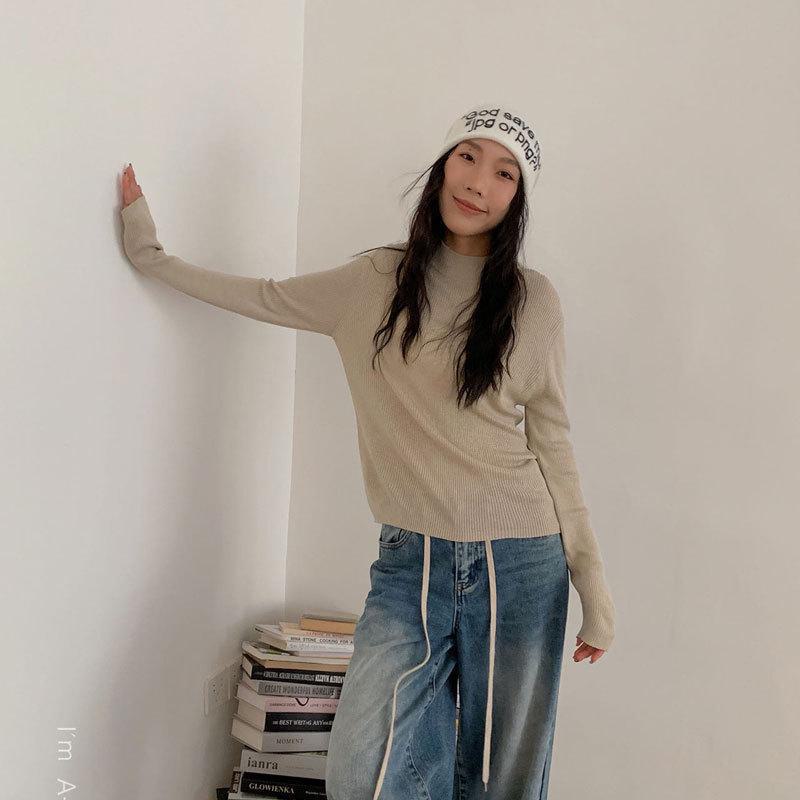 

Осенний театр: Корейский свитер Shell Button Mid Neck, приталенный топ Khaki Light Apricot