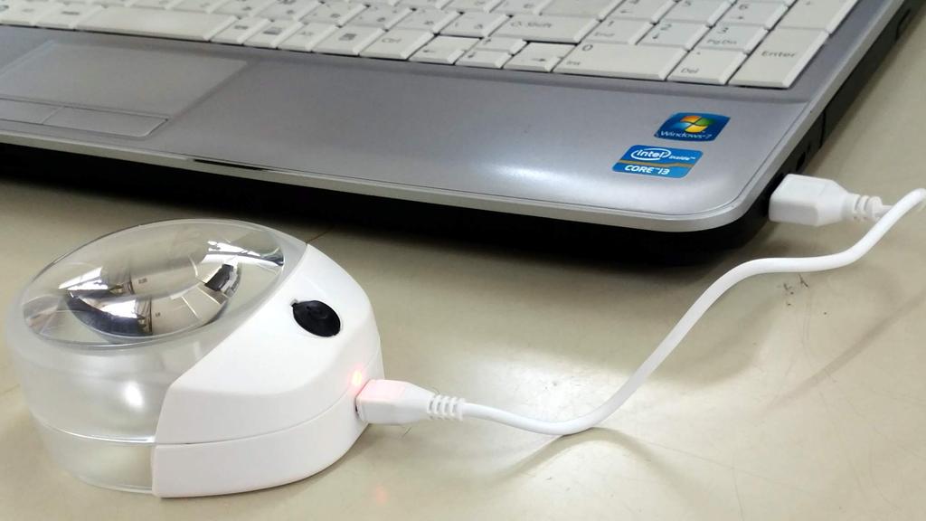 TSK DS-1 Oppladbar Bordlupe med 10x Forstørrelse og LED-lys, Hvit, 8,5 x 7,3 x 4,3 cm