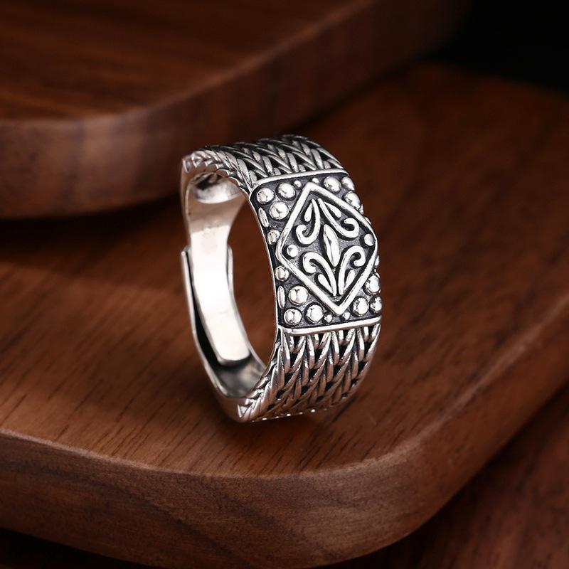 High-end Trendy Ring with Woven Pattern and Iris Flower Design, Open-ended Vintage Fashion Accessory