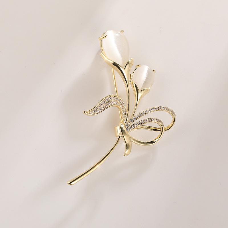 High-end Copper Inlaid Zircon Tulip Brooch Cat s Eye Stone Coat Accessory Corsage Gift Pin золотой