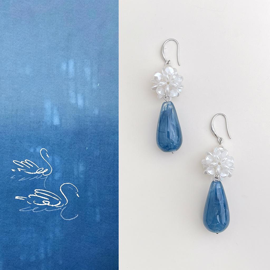 Elegant Blue Gradient Hydrangea Pearl Drop Earrings - Handmade Niche Design for Women