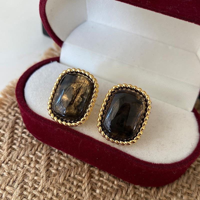 Square Maillard Earrings Autumn and Winter Earrings French Retro Design Temperament Foreign Style Small Fragrant Style Ear Buckle
