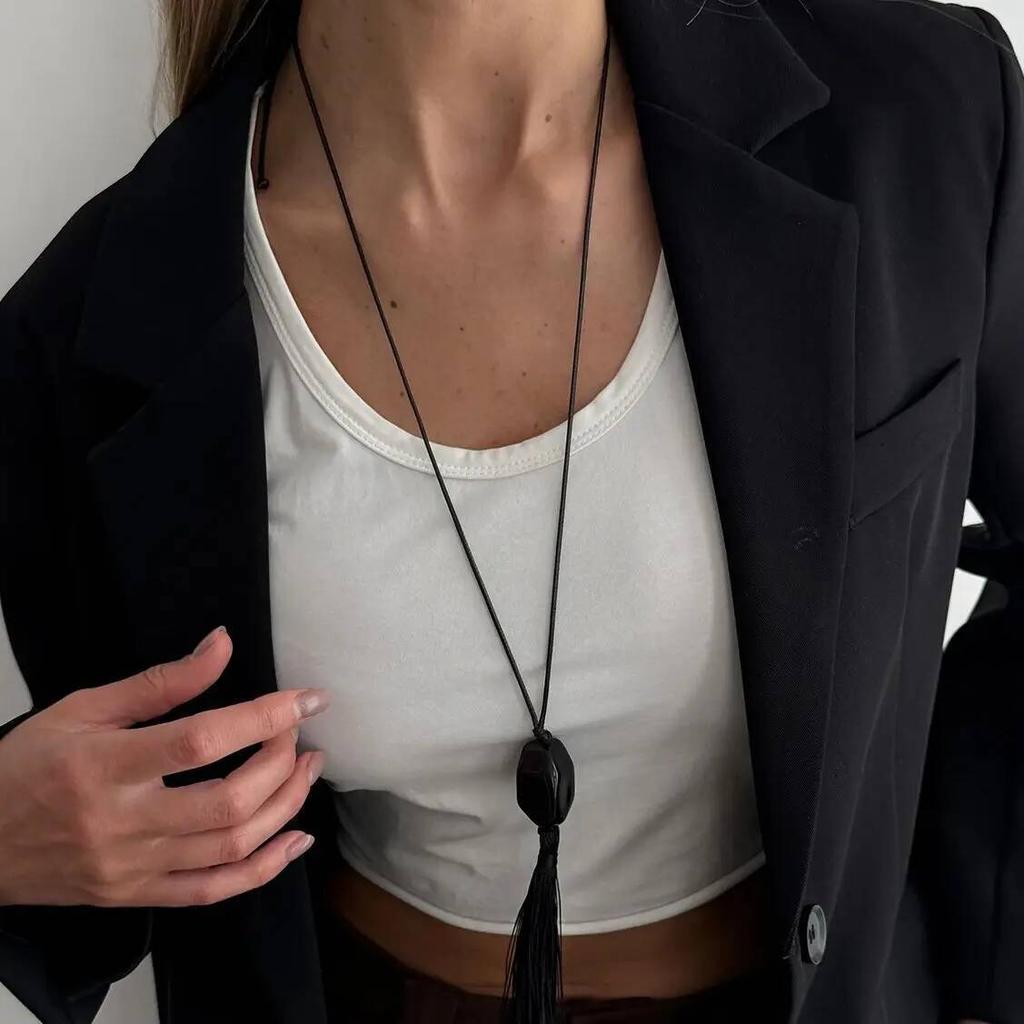 Salircon New Simple Irregular Black Resin Tassel Pendant Necklace for Women Trendy Adjustable Waxed Thread Sweater Chain Jewelry