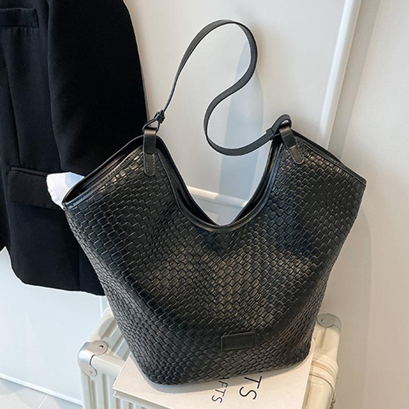 Large-capacity Retro Bag Women's Autumn and Winter Versatile New Casual Shoulder Bag Popular Commuter Tote Bag