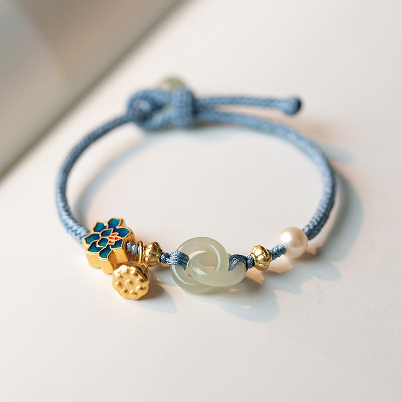 French Retro Imitation Pearl Lotus Seedpod Handmade Bracelet for Women Light Luxury Unique Niche Joyful Bead Bracelet