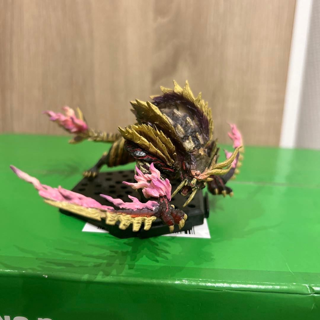 

[USED] Monster Hunter: Magnamalo, the Echo of Hatred Figure