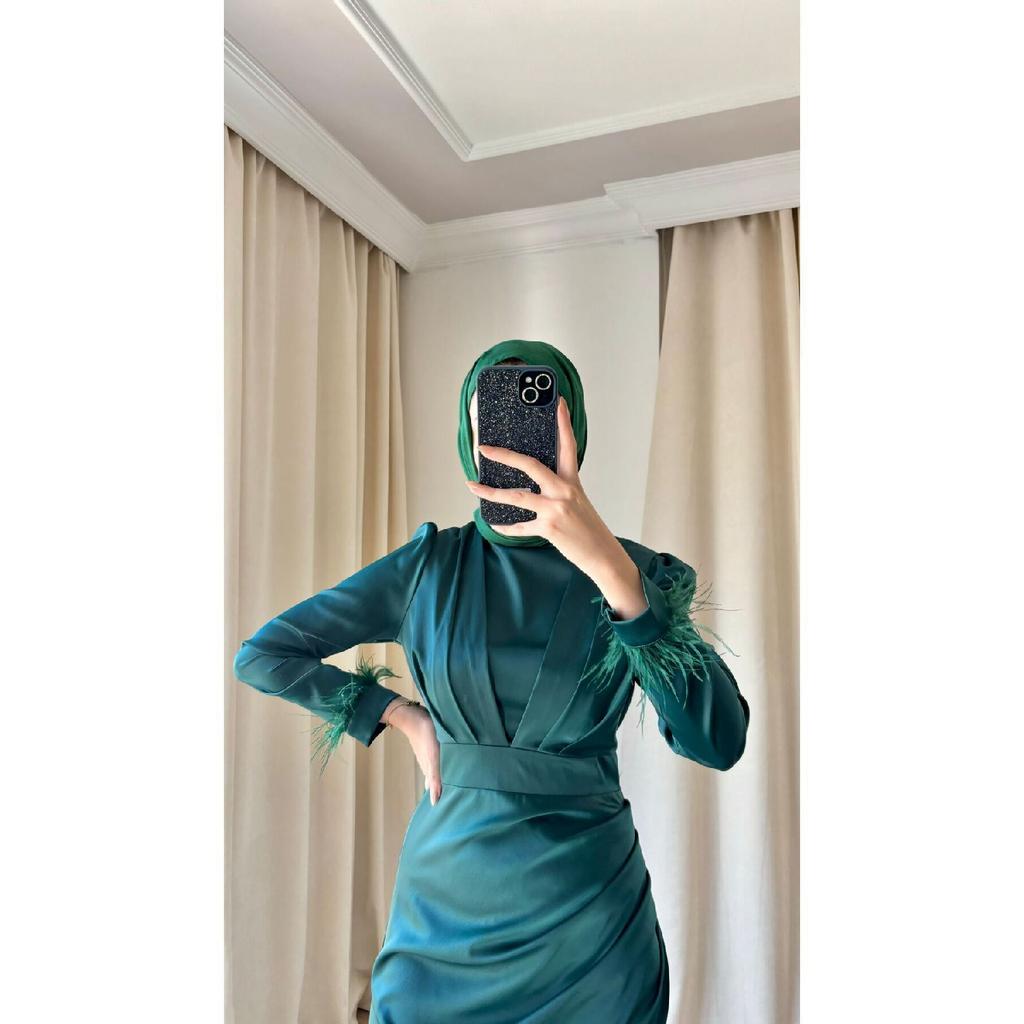 Rochie De Seara Hijab De Satin Cu Maneci Si Coada Cu Cciucuri