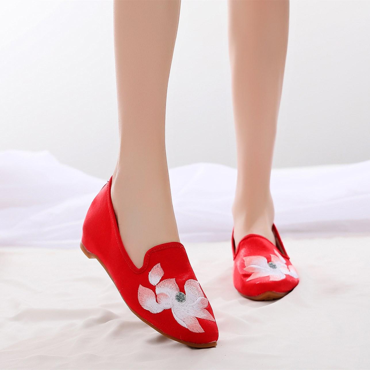 

Летний лотос: Этнический стиль Вышитые Туфли на низком каблуке на скрытой платформе из ткани для женщин 34 красный